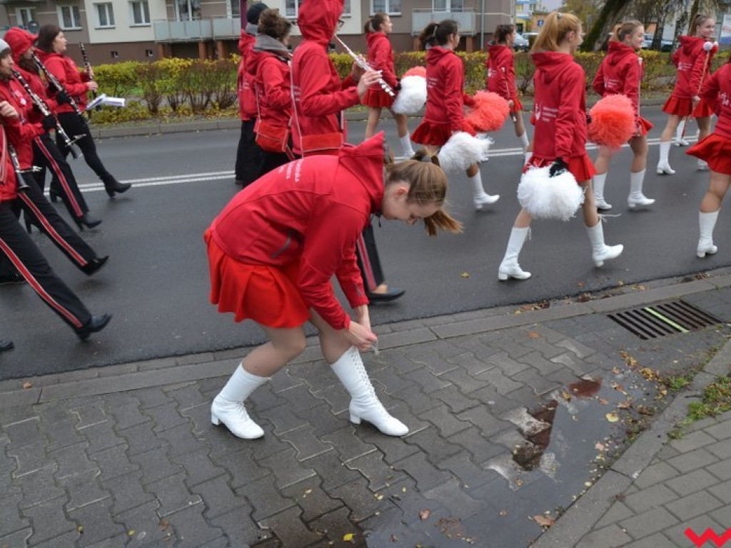 Sztafeta pokoleń w radosnym niepodległościowym przemarszu