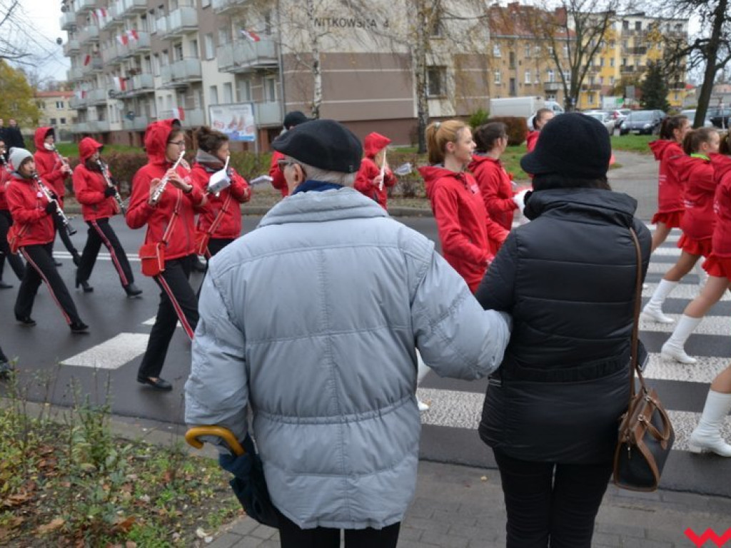 Sztafeta pokoleń w radosnym niepodległościowym przemarszu