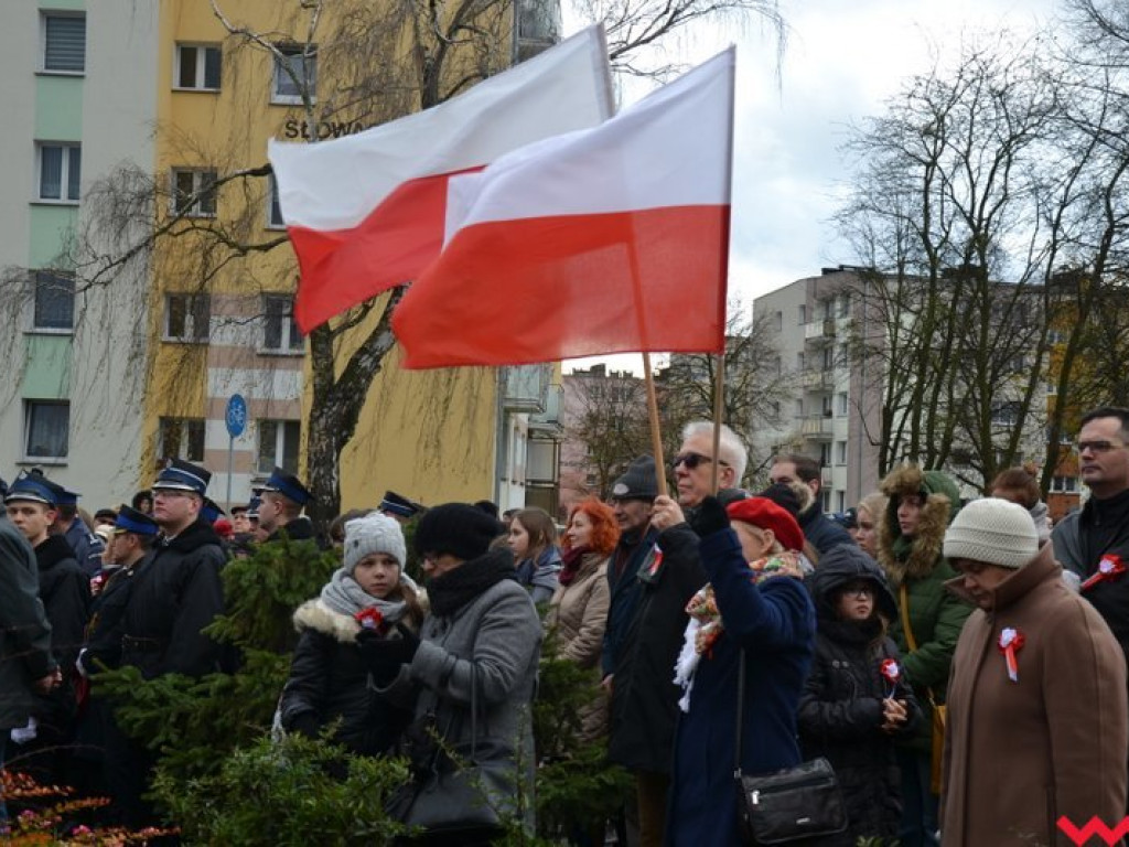 Sztafeta pokoleń w radosnym niepodległościowym przemarszu