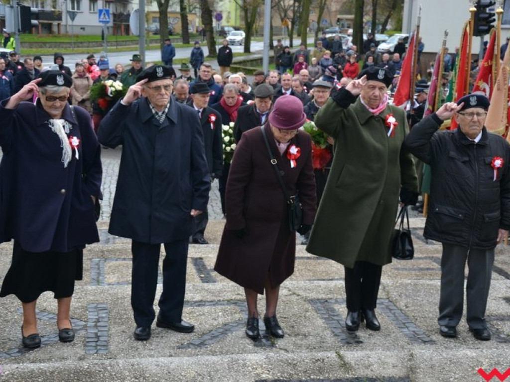 Sztafeta pokoleń w radosnym niepodległościowym przemarszu