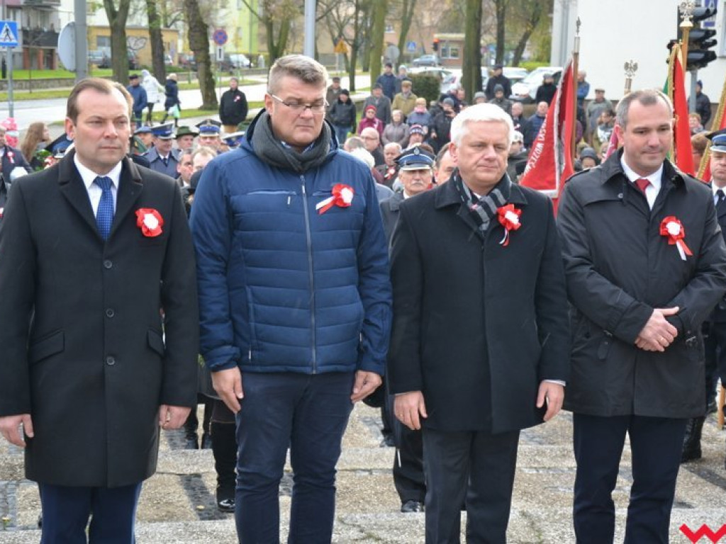 Sztafeta pokoleń w radosnym niepodległościowym przemarszu