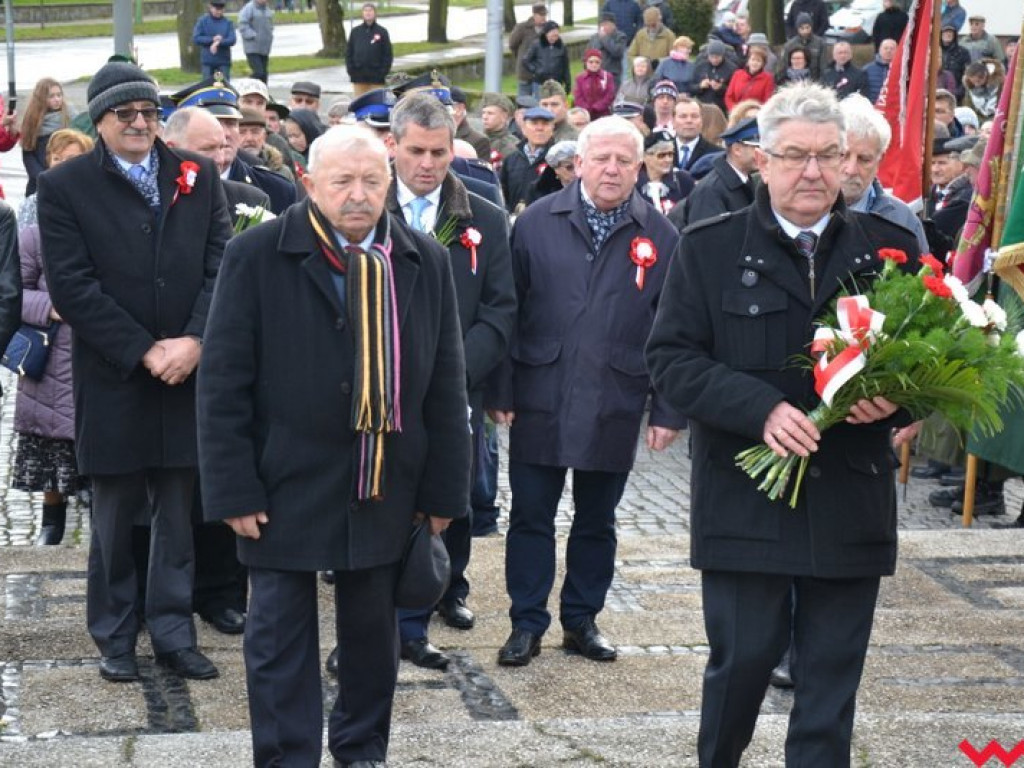 Sztafeta pokoleń w radosnym niepodległościowym przemarszu