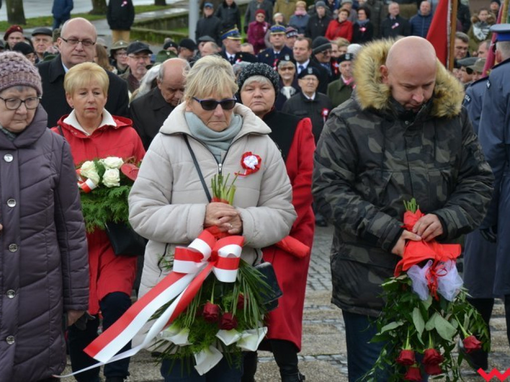 Sztafeta pokoleń w radosnym niepodległościowym przemarszu