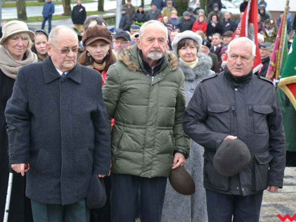 Sztafeta pokoleń w radosnym niepodległościowym przemarszu