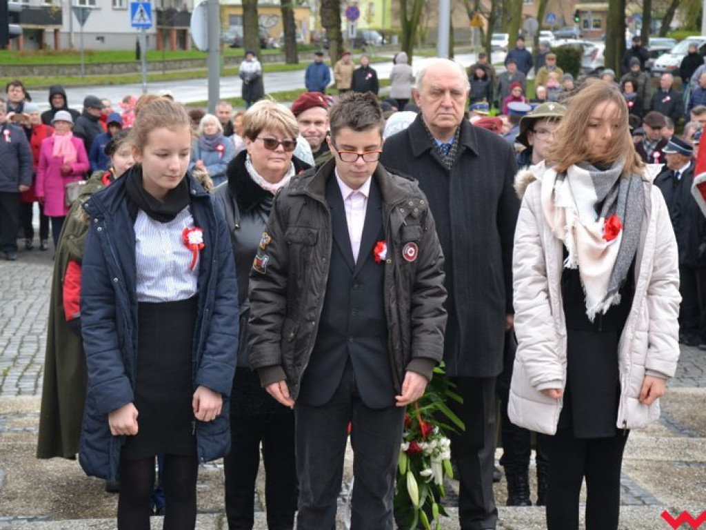 Sztafeta pokoleń w radosnym niepodległościowym przemarszu