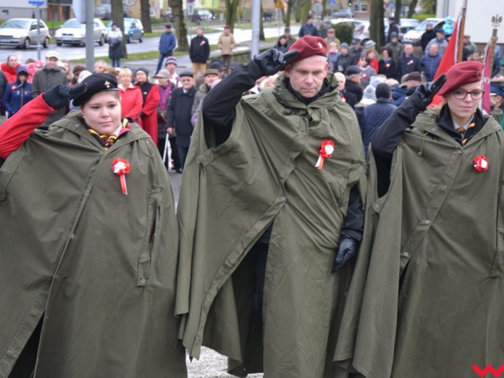 Sztafeta pokoleń w radosnym niepodległościowym przemarszu