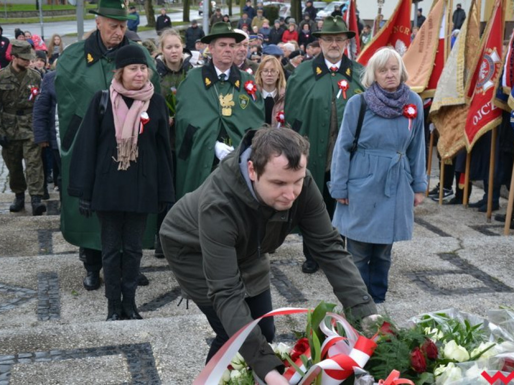 Sztafeta pokoleń w radosnym niepodległościowym przemarszu