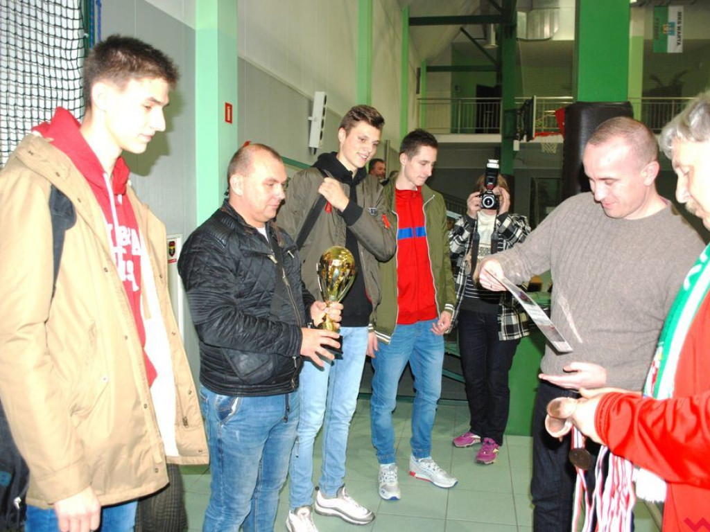 Energosieć Pyzdry wygrywa turniej piłkarski z okazji rocznicy oddania do użytku hali widowiskowo - sportowej