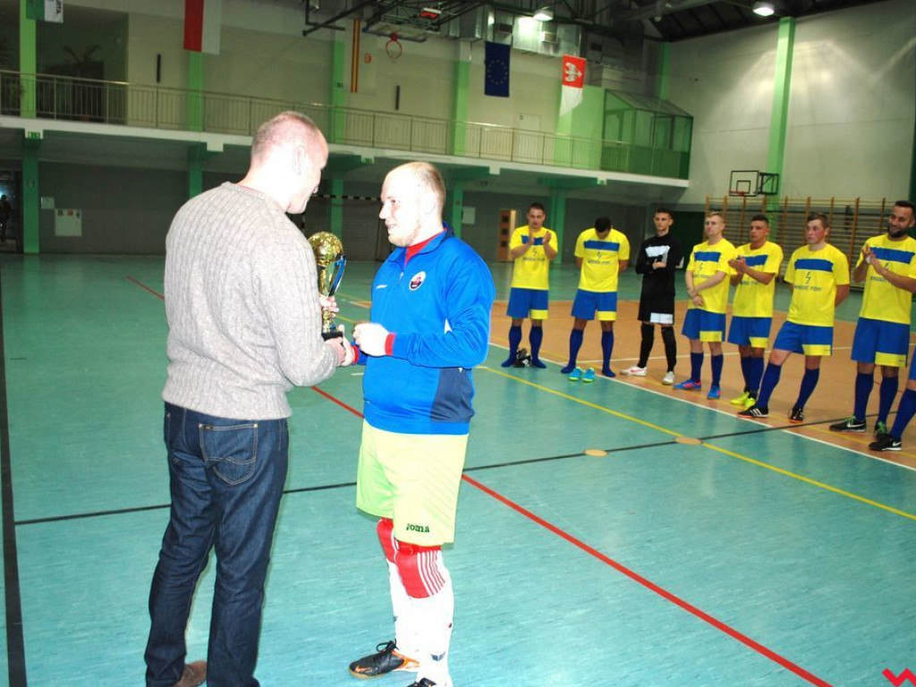 Energosieć Pyzdry wygrywa turniej piłkarski z okazji rocznicy oddania do użytku hali widowiskowo - sportowej