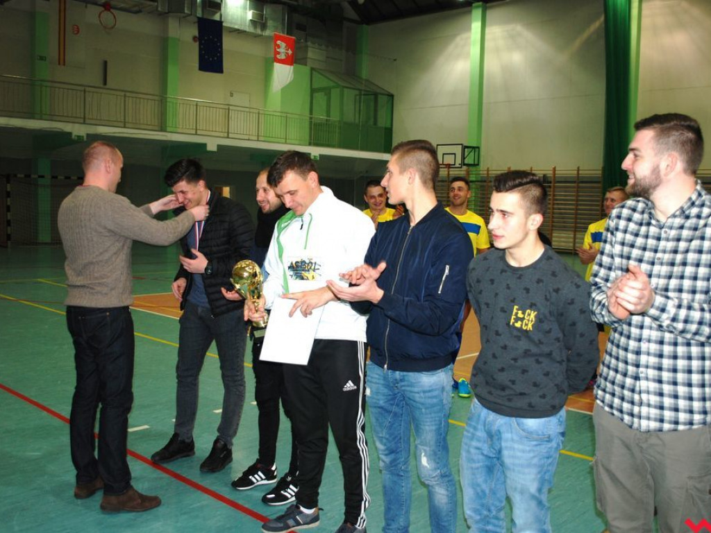 Energosieć Pyzdry wygrywa turniej piłkarski z okazji rocznicy oddania do użytku hali widowiskowo - sportowej