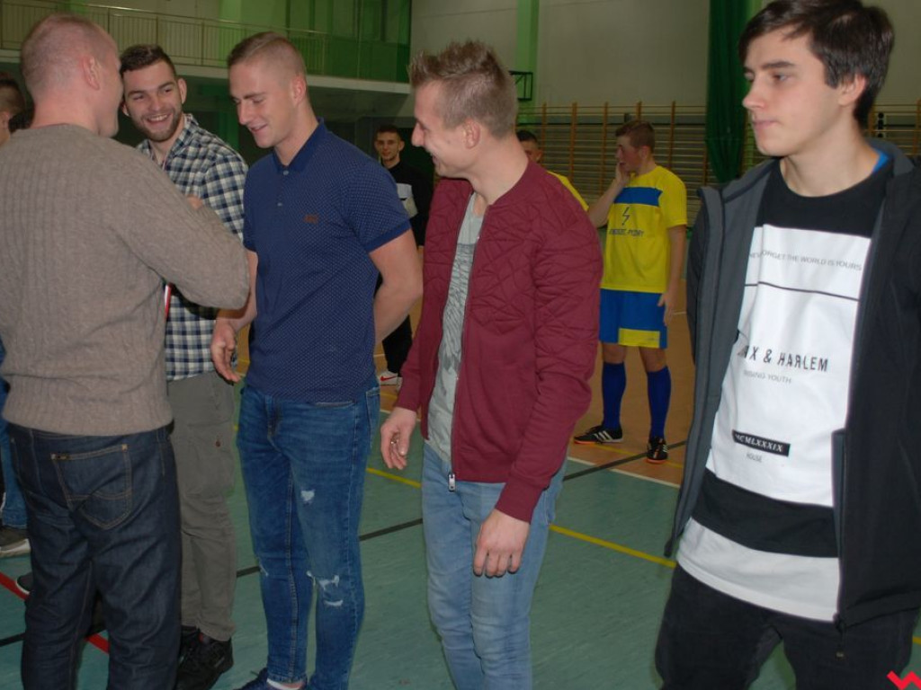 Energosieć Pyzdry wygrywa turniej piłkarski z okazji rocznicy oddania do użytku hali widowiskowo - sportowej