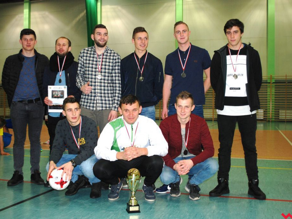 Energosieć Pyzdry wygrywa turniej piłkarski z okazji rocznicy oddania do użytku hali widowiskowo - sportowej