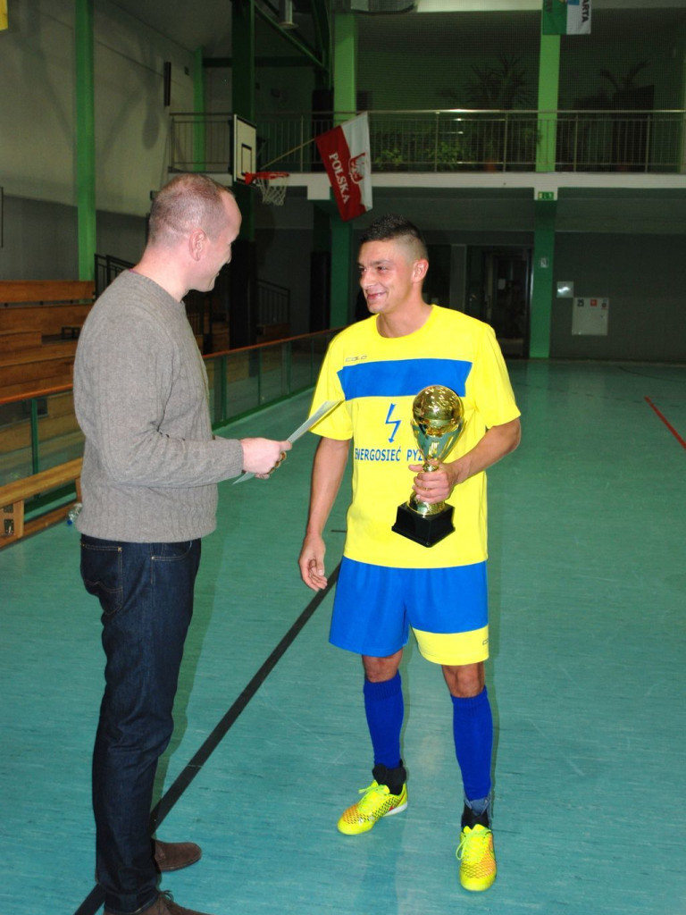 Energosieć Pyzdry wygrywa turniej piłkarski z okazji rocznicy oddania do użytku hali widowiskowo - sportowej