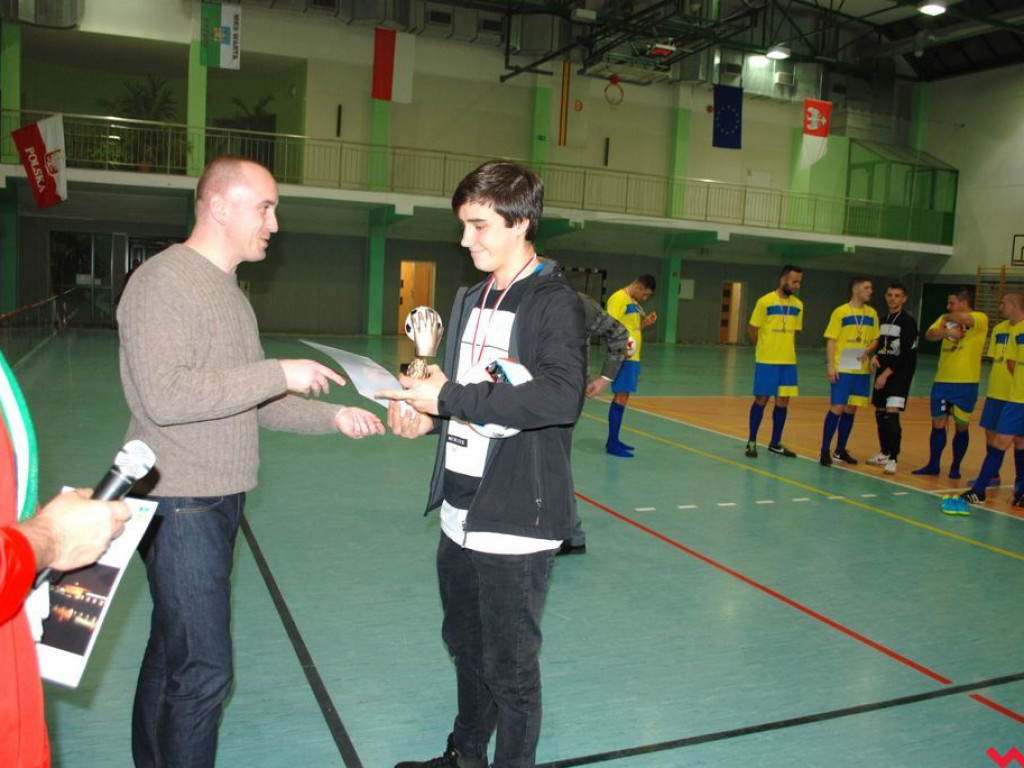 Energosieć Pyzdry wygrywa turniej piłkarski z okazji rocznicy oddania do użytku hali widowiskowo - sportowej