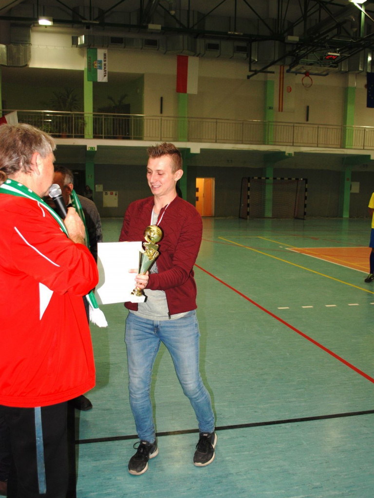 Energosieć Pyzdry wygrywa turniej piłkarski z okazji rocznicy oddania do użytku hali widowiskowo - sportowej