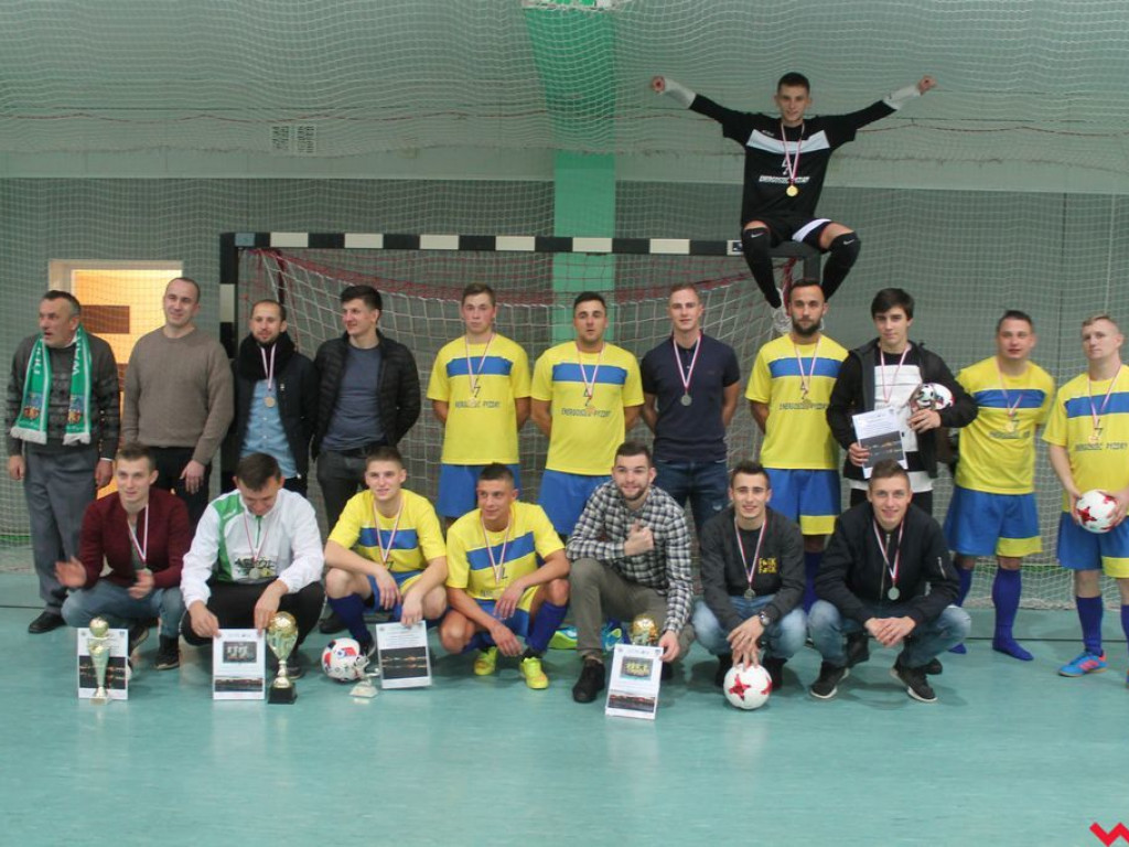 Energosieć Pyzdry wygrywa turniej piłkarski z okazji rocznicy oddania do użytku hali widowiskowo - sportowej