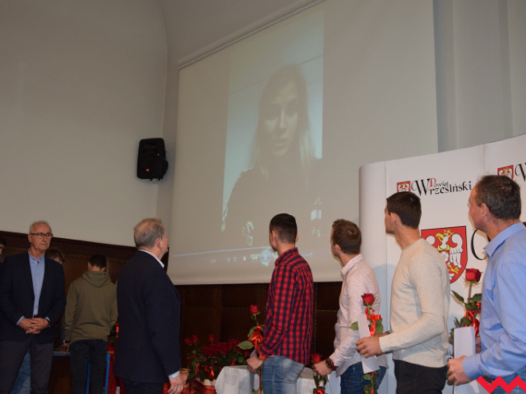 Starosta przyznał stypendia i nagrody sportowcom wyrózniającym się w sezonie 2016/2017