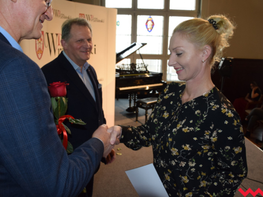 Starosta przyznał stypendia i nagrody sportowcom wyrózniającym się w sezonie 2016/2017