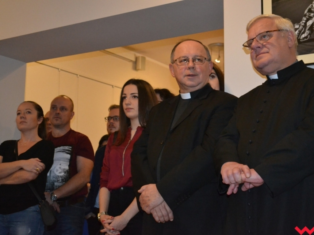 Raport z fotografii złożony. Mundurowi po raz kolejny pokazali artystyczną pasję