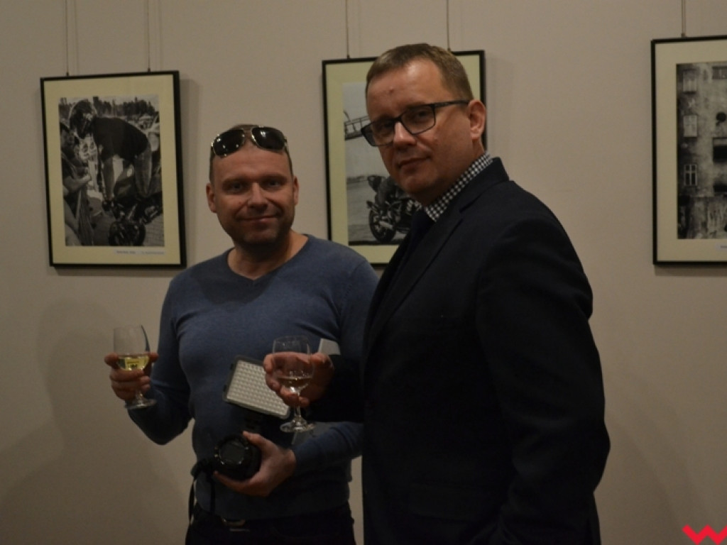 Raport z fotografii złożony. Mundurowi po raz kolejny pokazali artystyczną pasję