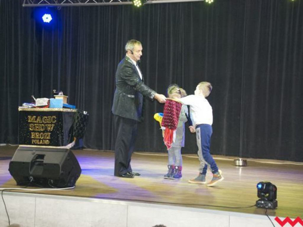 Magiczne Andrzejki w Nekli. Brozi Magic Show rozbawił publiczność