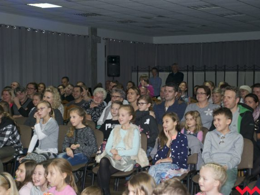 Magiczne Andrzejki w Nekli. Brozi Magic Show rozbawił publiczność