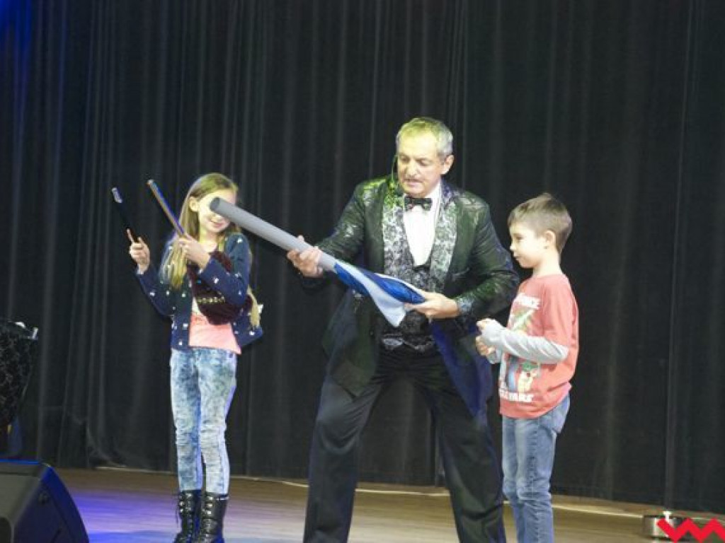 Magiczne Andrzejki w Nekli. Brozi Magic Show rozbawił publiczność