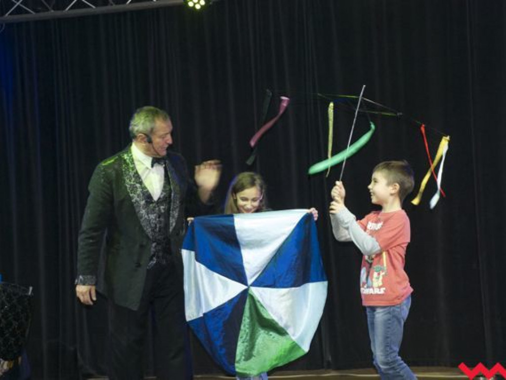 Magiczne Andrzejki w Nekli. Brozi Magic Show rozbawił publiczność