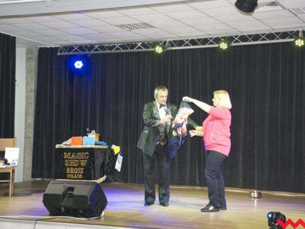 Magiczne Andrzejki w Nekli. Brozi Magic Show rozbawił publiczność