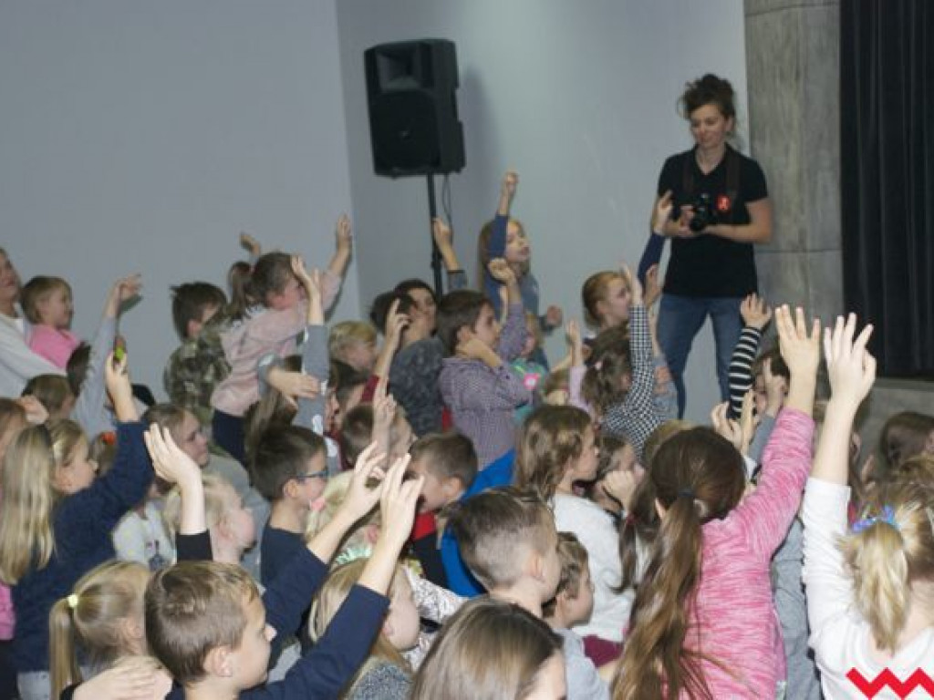 Magiczne Andrzejki w Nekli. Brozi Magic Show rozbawił publiczność