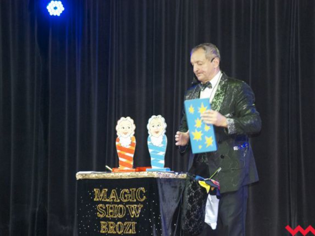 Magiczne Andrzejki w Nekli. Brozi Magic Show rozbawił publiczność