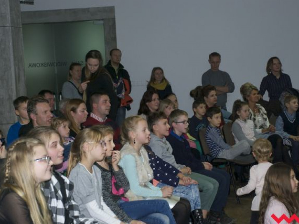 Magiczne Andrzejki w Nekli. Brozi Magic Show rozbawił publiczność