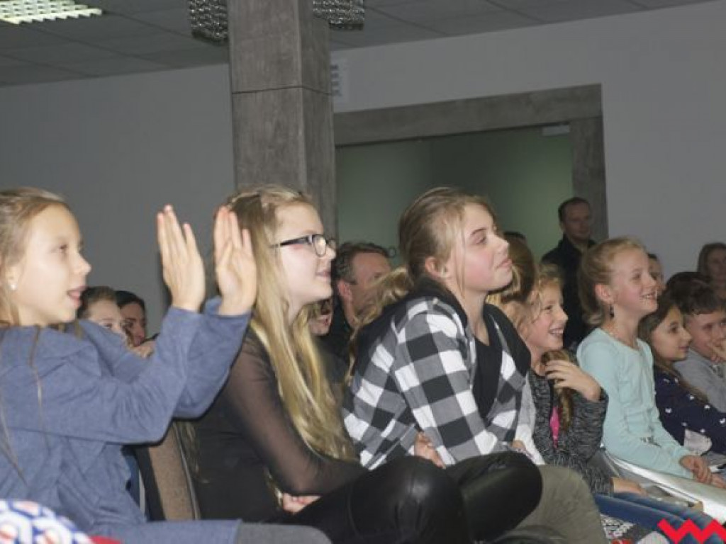 Magiczne Andrzejki w Nekli. Brozi Magic Show rozbawił publiczność