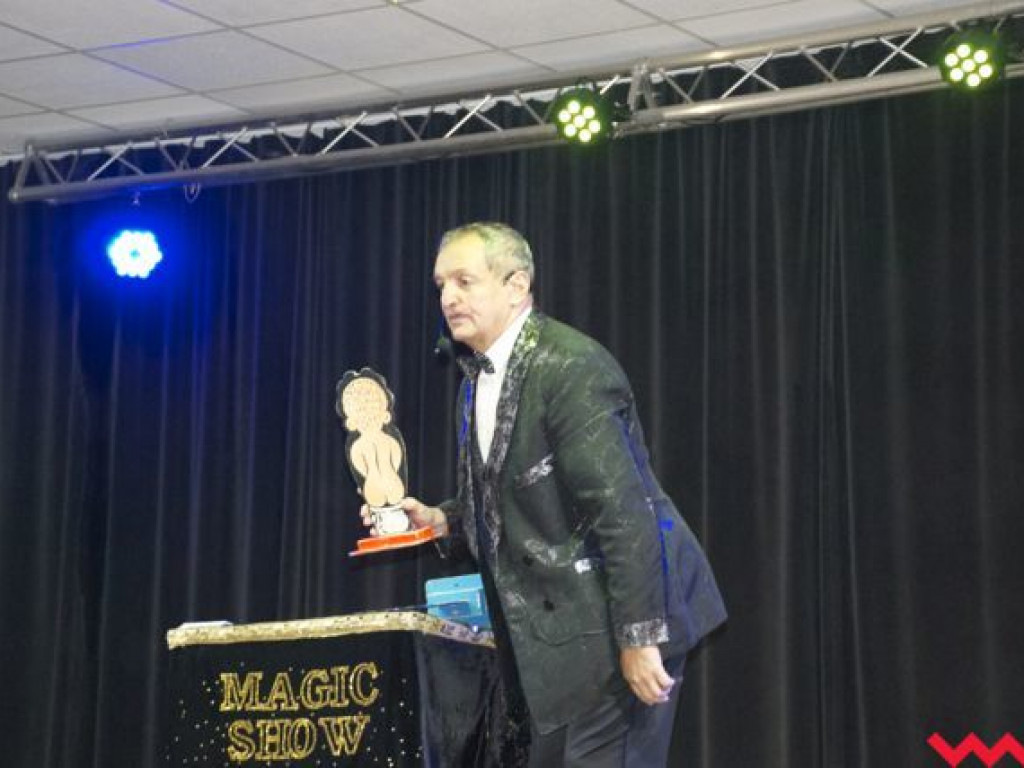 Magiczne Andrzejki w Nekli. Brozi Magic Show rozbawił publiczność