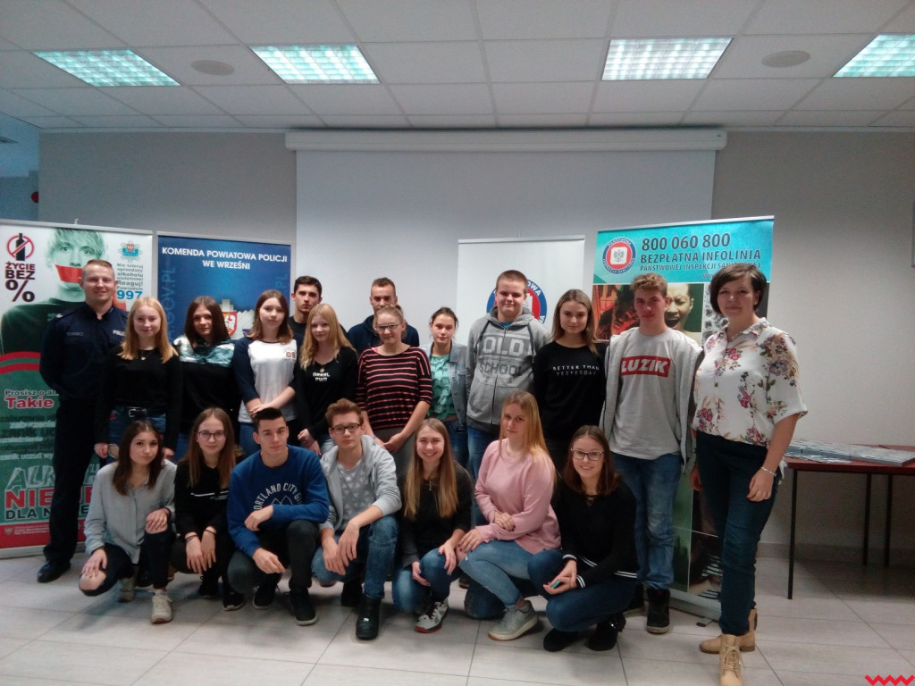Spotkanie profilaktyczne dla młodzieży z policjantami