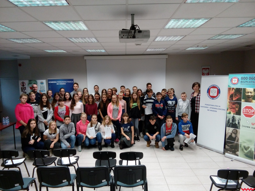 Spotkanie profilaktyczne dla młodzieży z policjantami