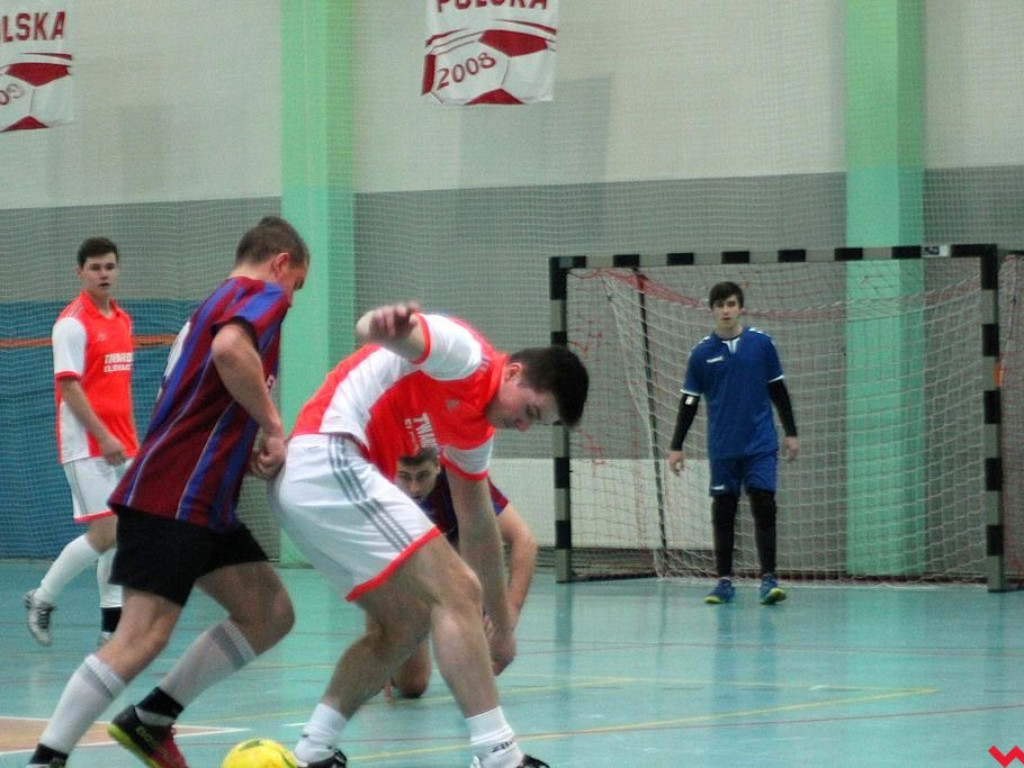 Zacięta walka w lidze halowej