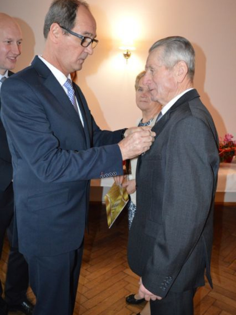 50 lat małżeństwa za nimi! Wśród odznaczonych były dyrektor wrzesińskiego ogólniaka