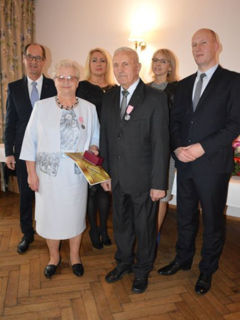 50 lat małżeństwa za nimi! Wśród odznaczonych były dyrektor wrzesińskiego ogólniaka
