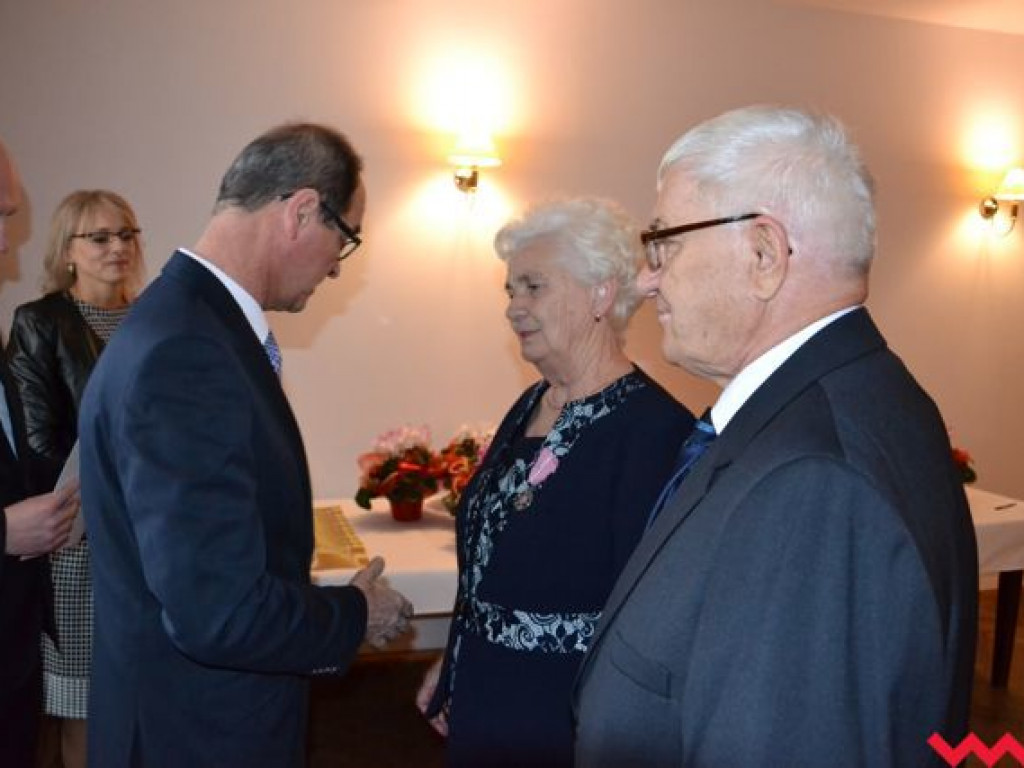 50 lat małżeństwa za nimi! Wśród odznaczonych były dyrektor wrzesińskiego ogólniaka