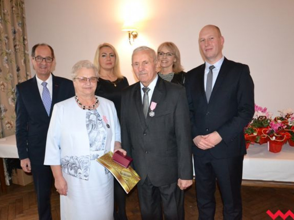 50 lat małżeństwa za nimi! Wśród odznaczonych były dyrektor wrzesińskiego ogólniaka