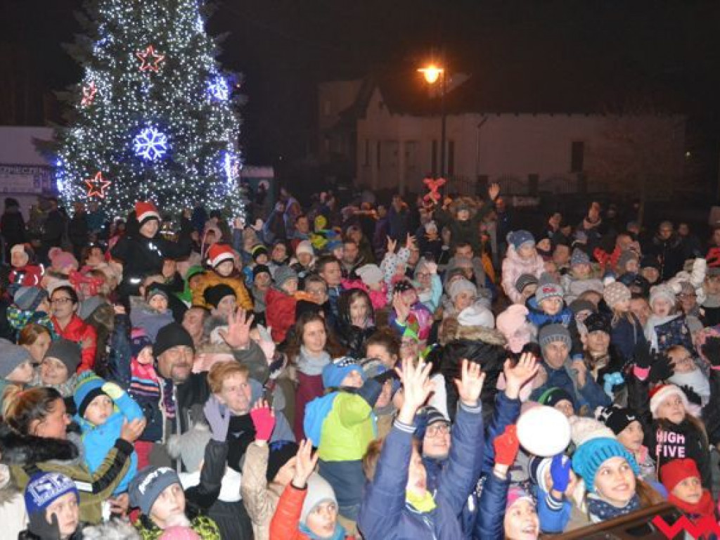 Światełka na choince zapalone. Mieszkańcy Nekli odliczają dni do Bożego Narodzenia