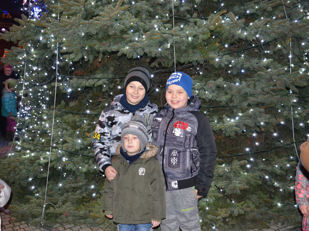 Światełka na choince zapalone. Mieszkańcy Nekli odliczają dni do Bożego Narodzenia