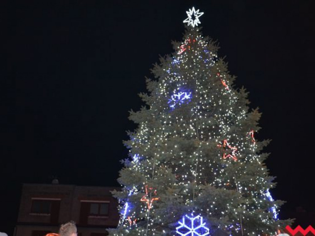 Światełka na choince zapalone. Mieszkańcy Nekli odliczają dni do Bożego Narodzenia