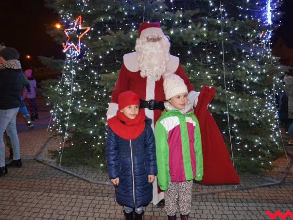 Światełka na choince zapalone. Mieszkańcy Nekli odliczają dni do Bożego Narodzenia