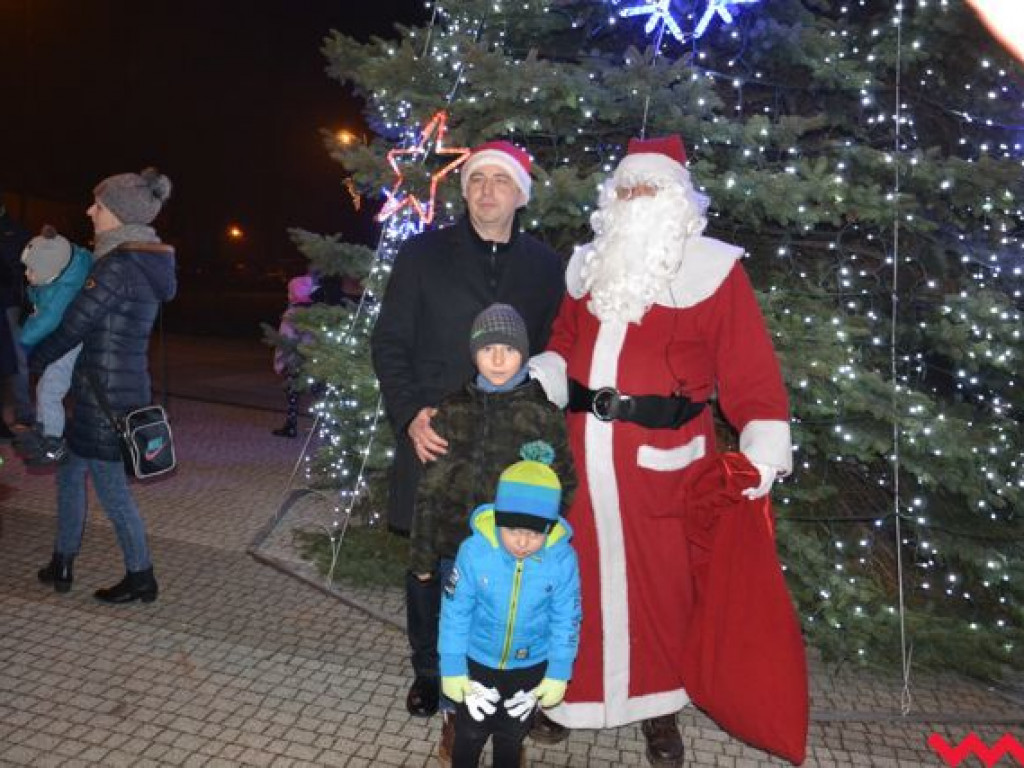 Światełka na choince zapalone. Mieszkańcy Nekli odliczają dni do Bożego Narodzenia