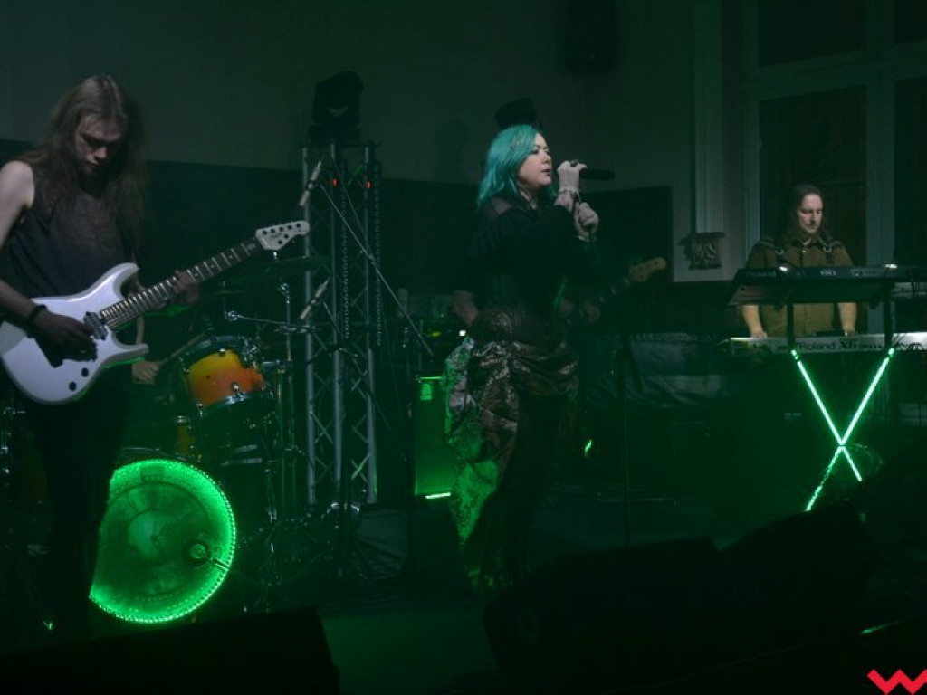 Licealna aula zadrżała w posadach na koncercie Closterkellera