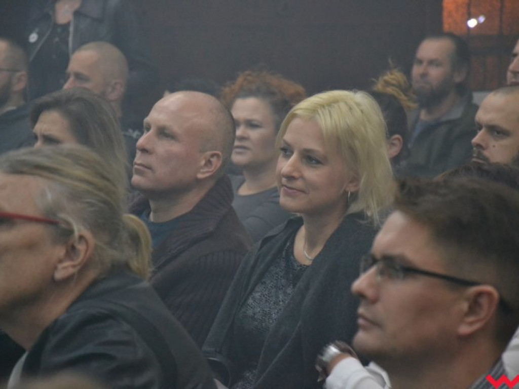 Licealna aula zadrżała w posadach na koncercie Closterkellera