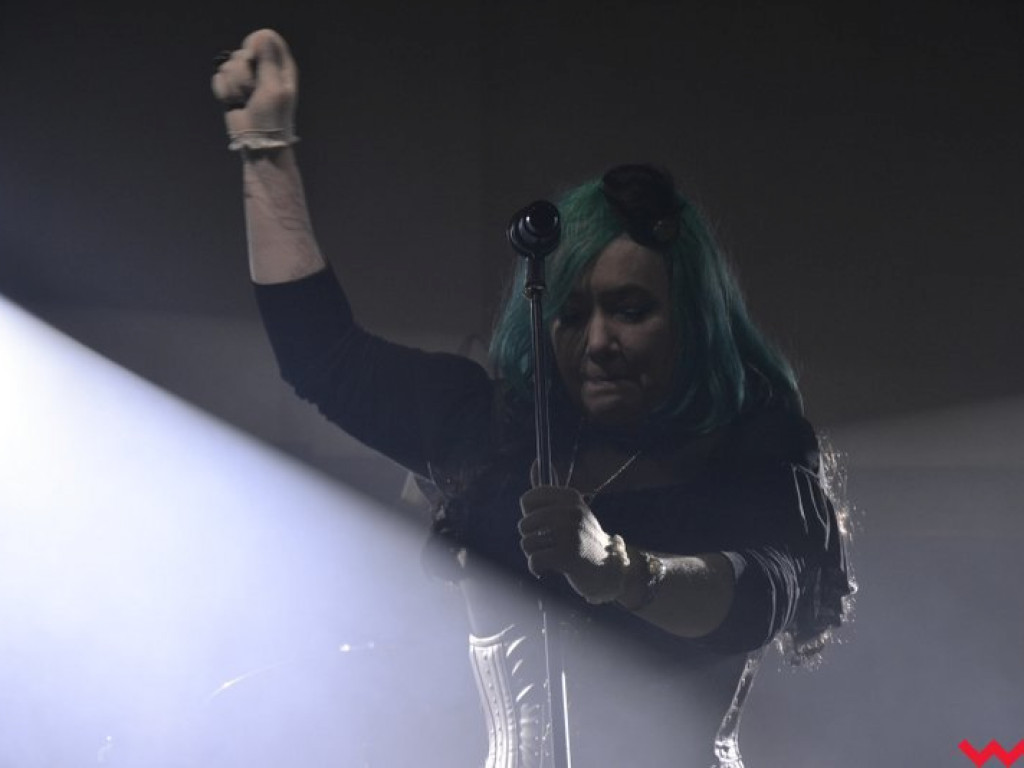 Licealna aula zadrżała w posadach na koncercie Closterkellera