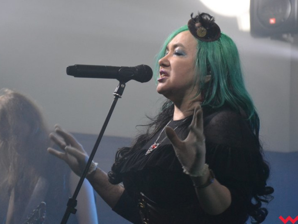 Licealna aula zadrżała w posadach na koncercie Closterkellera